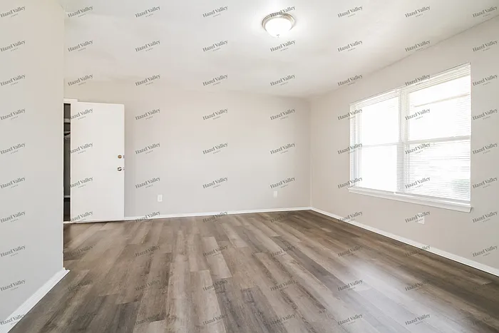 613 N Ramblin Oaks Dr — Photo 4