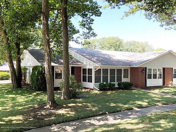 3rd image of 909A Dumbarton Dr #100A