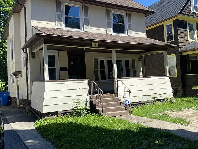122 Hobart St — Photo 1