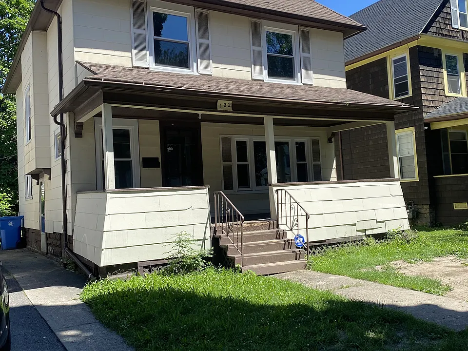 122 Hobart St