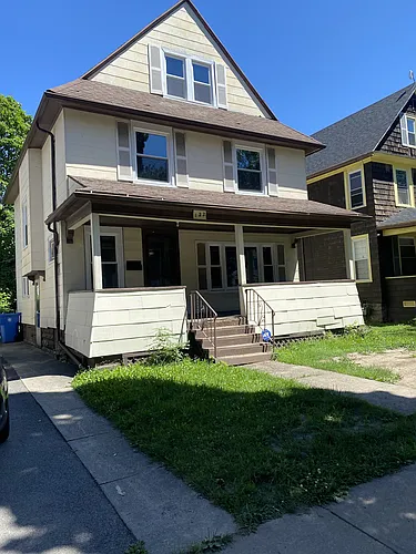 122 Hobart St Photo 1