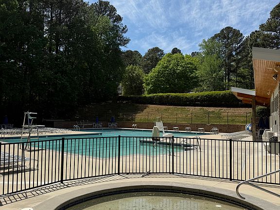 5th image of 3132 Westbury Dr