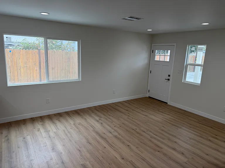 16267 Chicago Ave — Photo 6