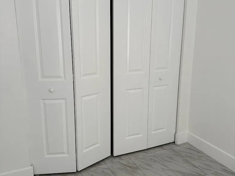548 SW 6th St #3 — Photo 8