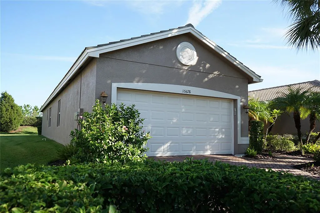 2 bed, 2.0 bath, 1747 sqft, $2,200 — Photo 2