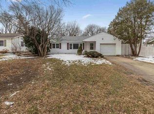 4215 Clearview Dr, Cedar Falls, IA 50613