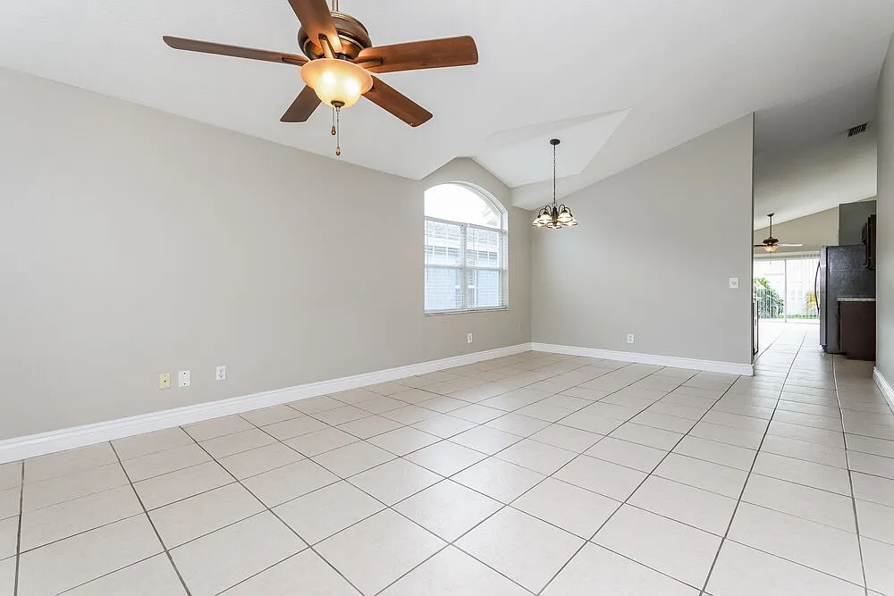 4 bed, 2.0 bath, 1942 sqft, $2,850 — Photo 3