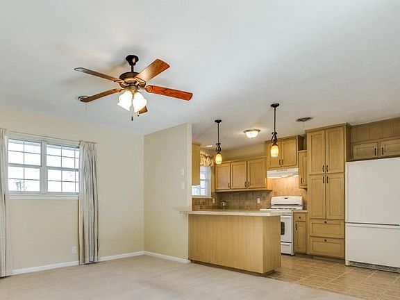 2nd image of 100 Aquilla Dr