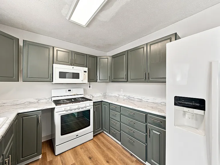 3416 W Columbia Ave — Photo 12