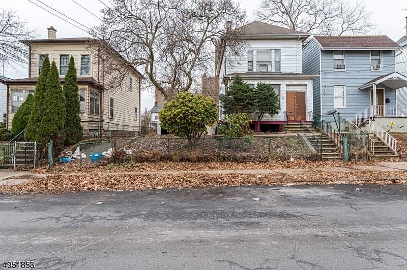 1st image of 21-23 Whittier Pl