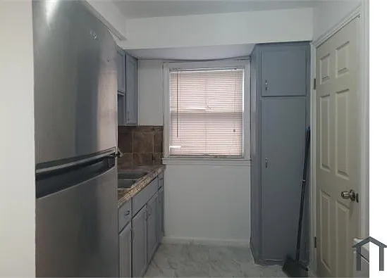 3 bed, 884 sqft, $1,350 — Photo 4