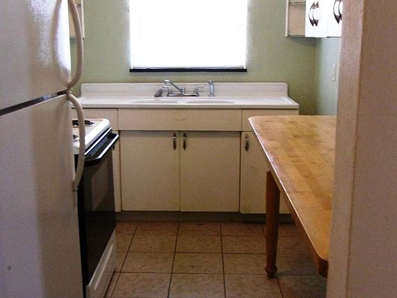 2nd image of 488 Mertland Ave APT 1