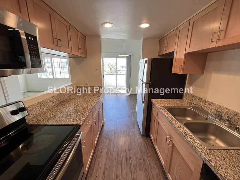 1021 Southwood Dr #D — Photo 8