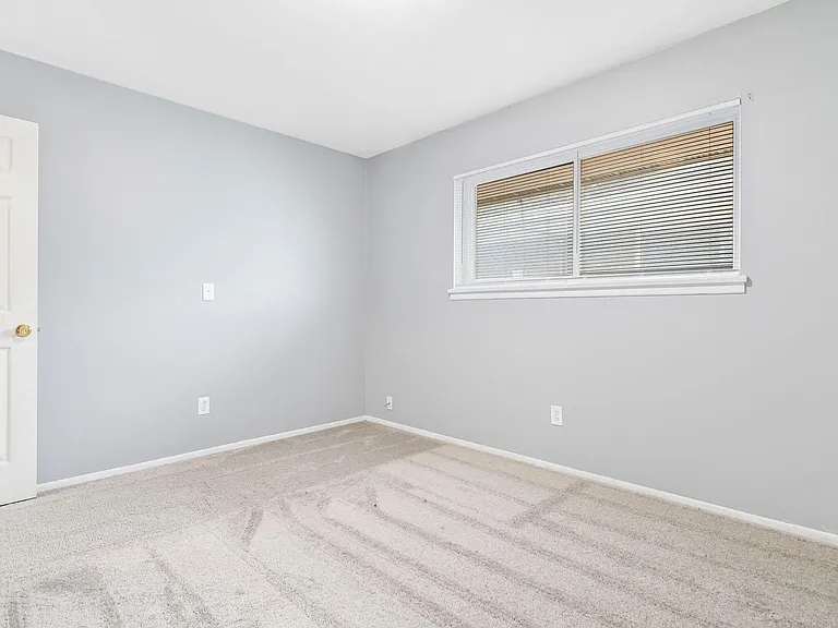 509 White City Blvd — Photo 17