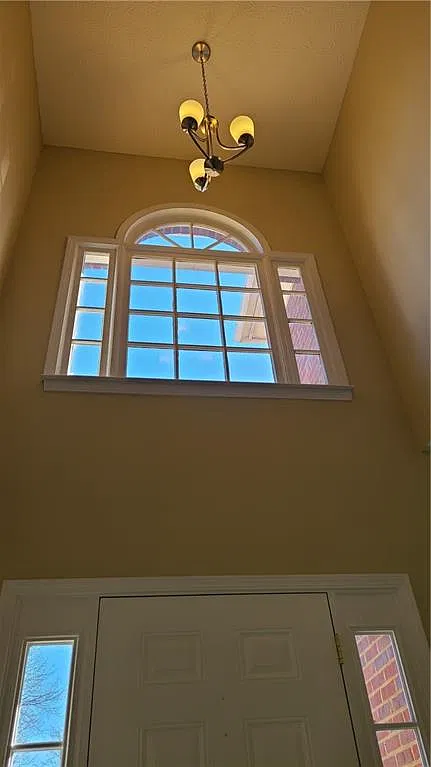 4 bed, 2.5 bath, 2244 sqft, $2,995 — Photo 3