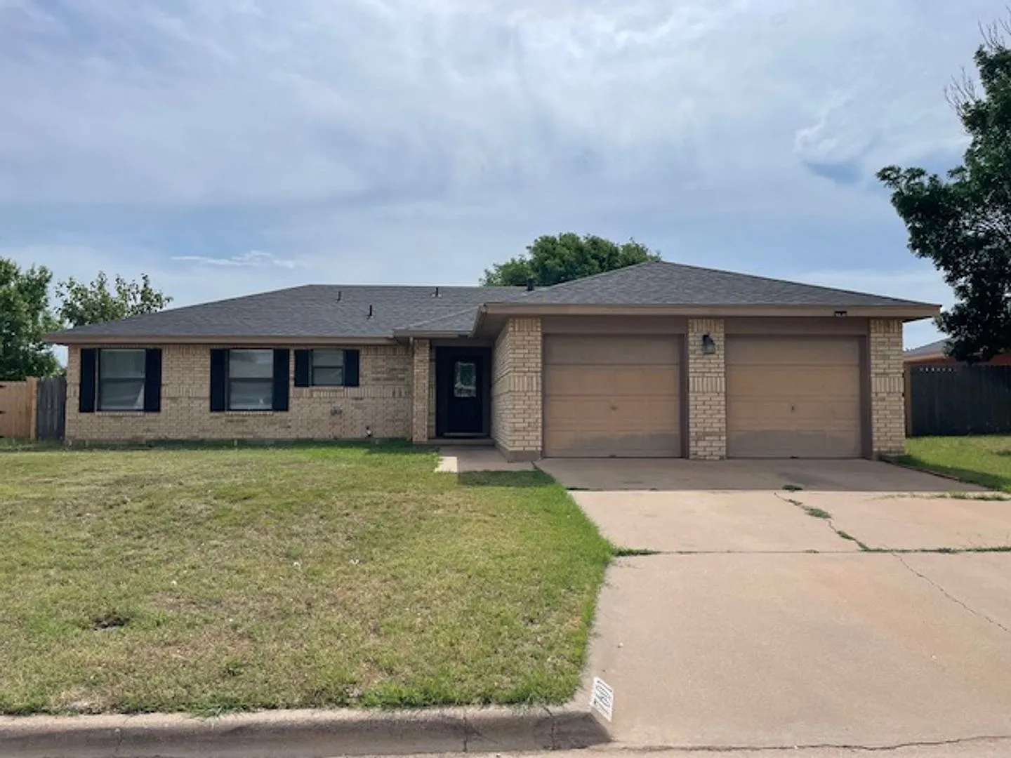 7601 Thompson Pkwy — Photo 1