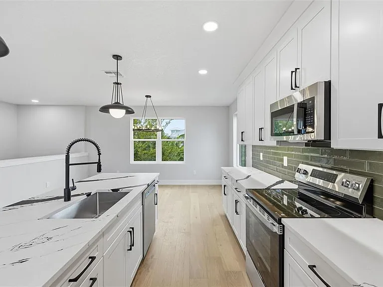 4208 W Carmen St #D — Photo 13