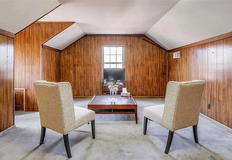 555 Greenland Rd — Photo 30