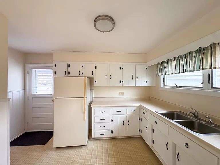 38 Marshall Dr — Photo 17