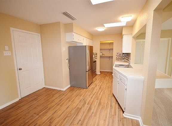 3rd image of 416 Southlake Dr