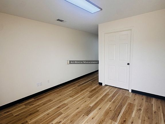 3rd image of 2905 Nederland Ave