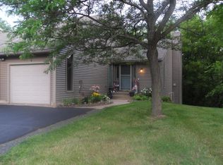 455 Hunter Hill Rd, Hudson, WI 54016