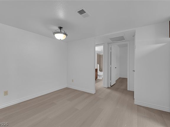 4th image of 4921 Indian River Dr Unit 123