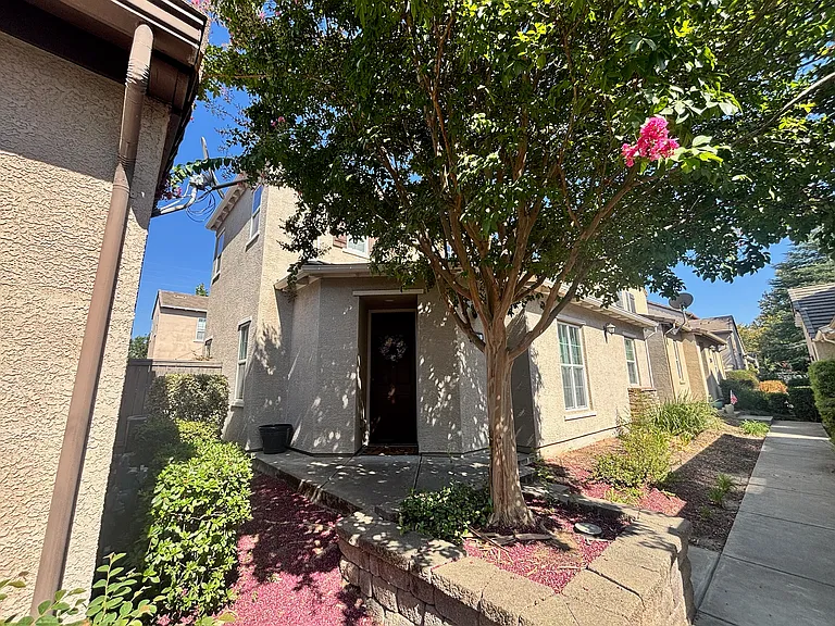 95 Talmont Cir — Photo 2