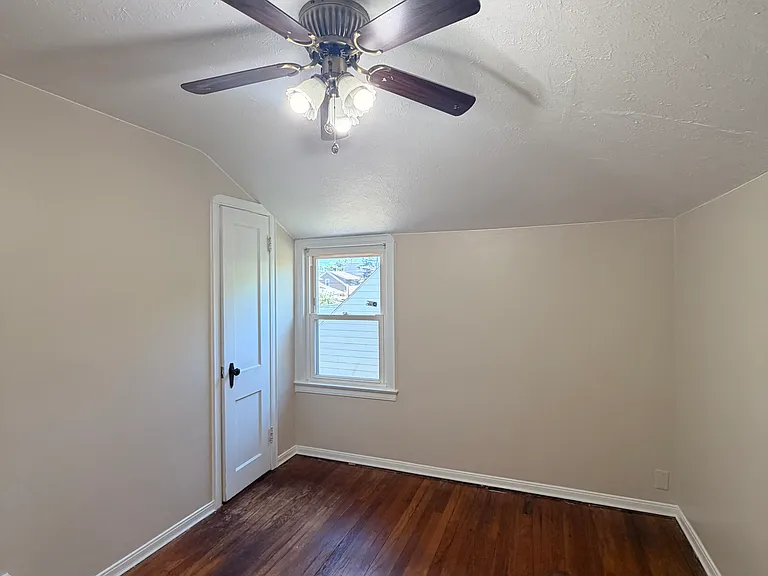 19409 Cherokee Ave — Photo 12