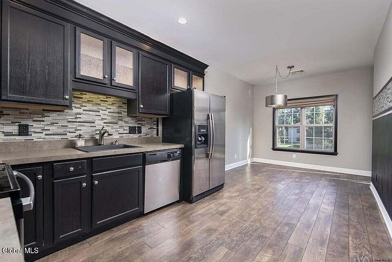 4th image of 16 Lancaster Place