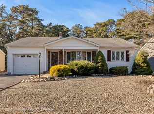 31 Zeeland Dr, Toms River, NJ 08757