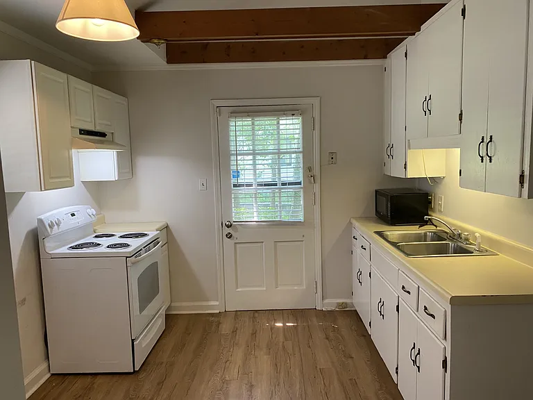 212 Clay St — Photo 2