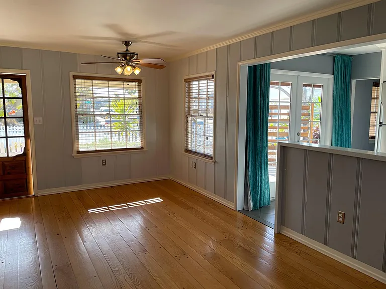 5045 Glen St — Photo 3
