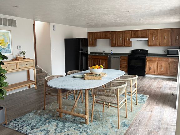 3rd image of 661 W Lakeshore Dr