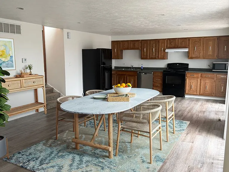 661 W Lakeshore Dr — Photo 3