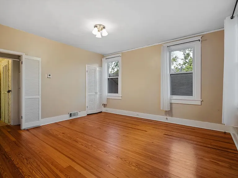 2097 Linden Ave — Photo 11