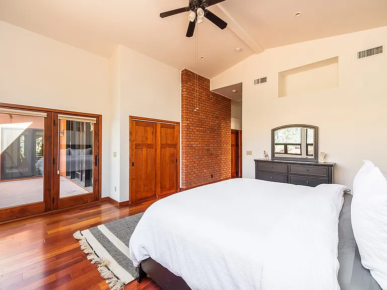 1135 Rodeo Rd — Photo 12