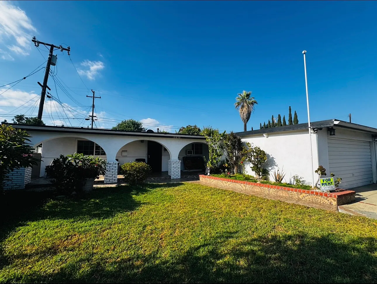 3 bed, 1.5 bath, 1596 sqft, $4,100 — Photo 3