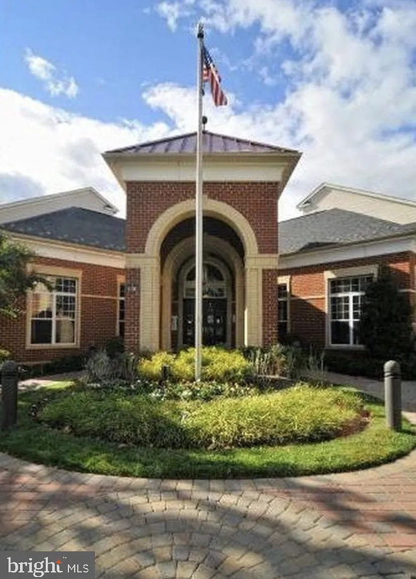 Fairfax Ridge Condo — Photo 1