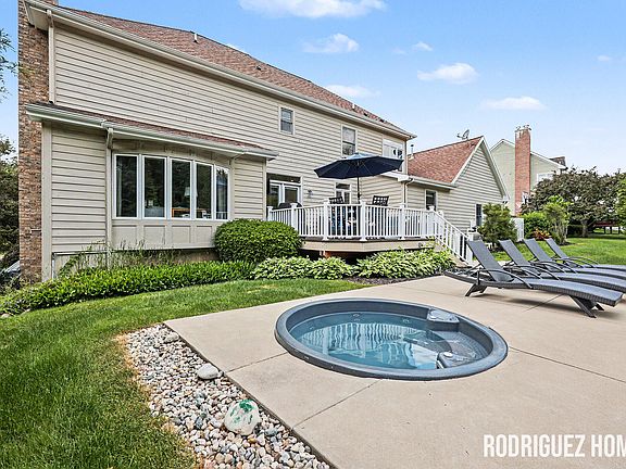 5th image of 2246 Cascade Lakes Cir SE