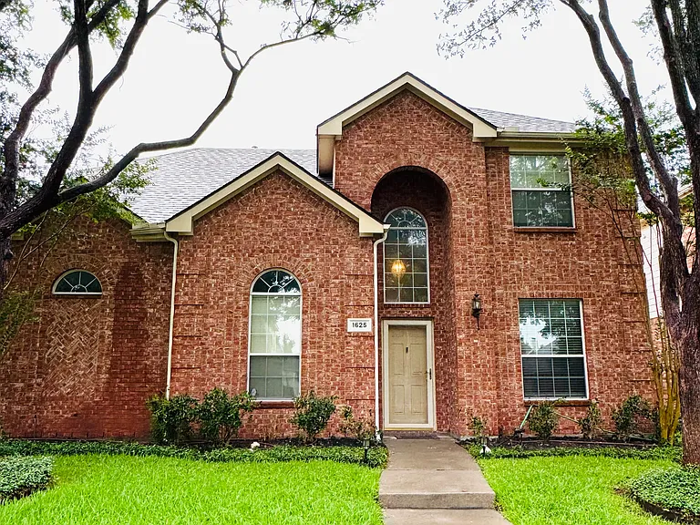 1625 Mineral Springs Dr — Photo 1