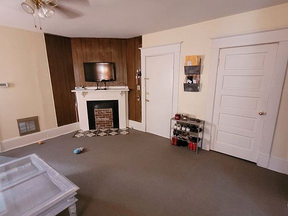 3rd image of 555 E Wheeling St #4