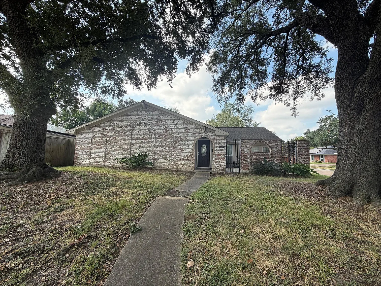 3 bed, 1860 sqft, $2,200 — Photo 2