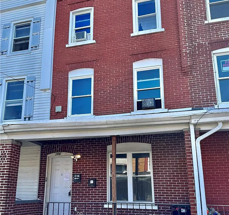 388 1/2 W Greenleaf St #1