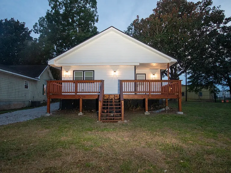 330 Macon Ave — Photo 19