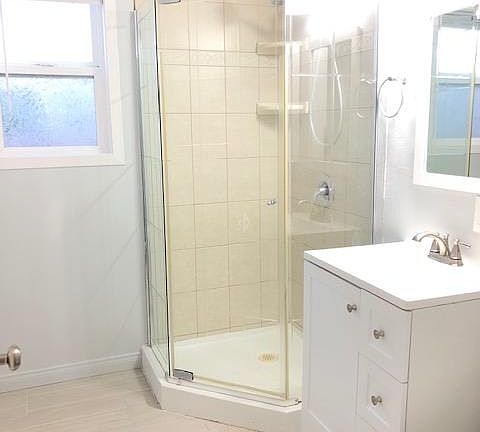5th image of 3220 S Sherbourne Dr