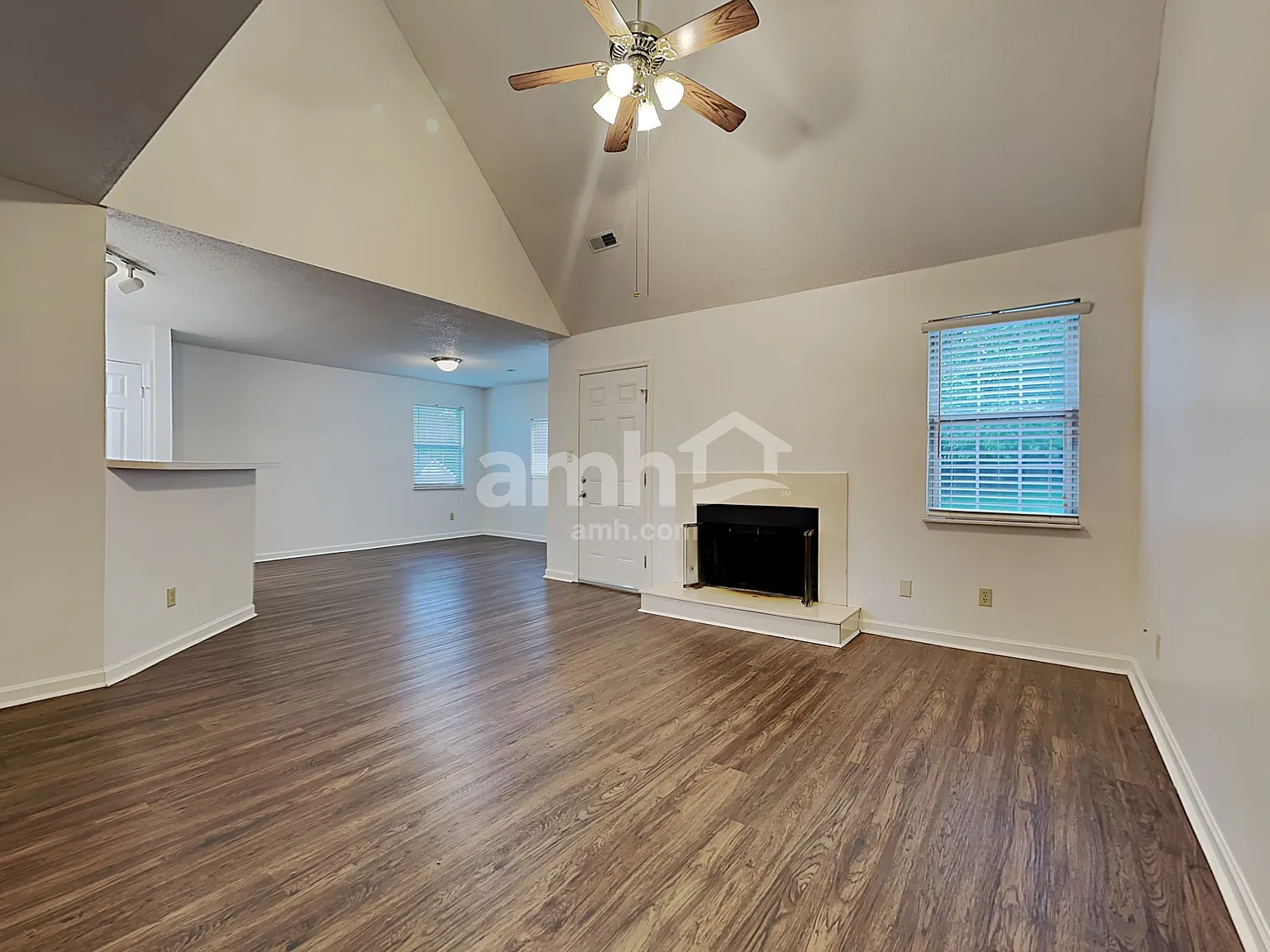 3 bed, 2.5 bath, 2232 sqft, $2,500 — Photo 3