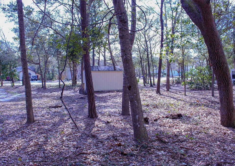 2nd image of 404 E Oak Island Dr