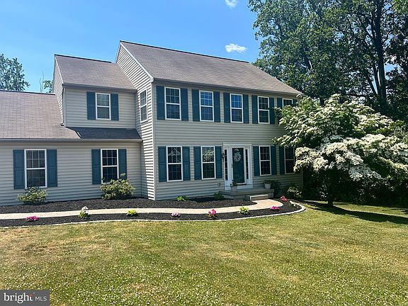 4th image of 445 Ivy Dr