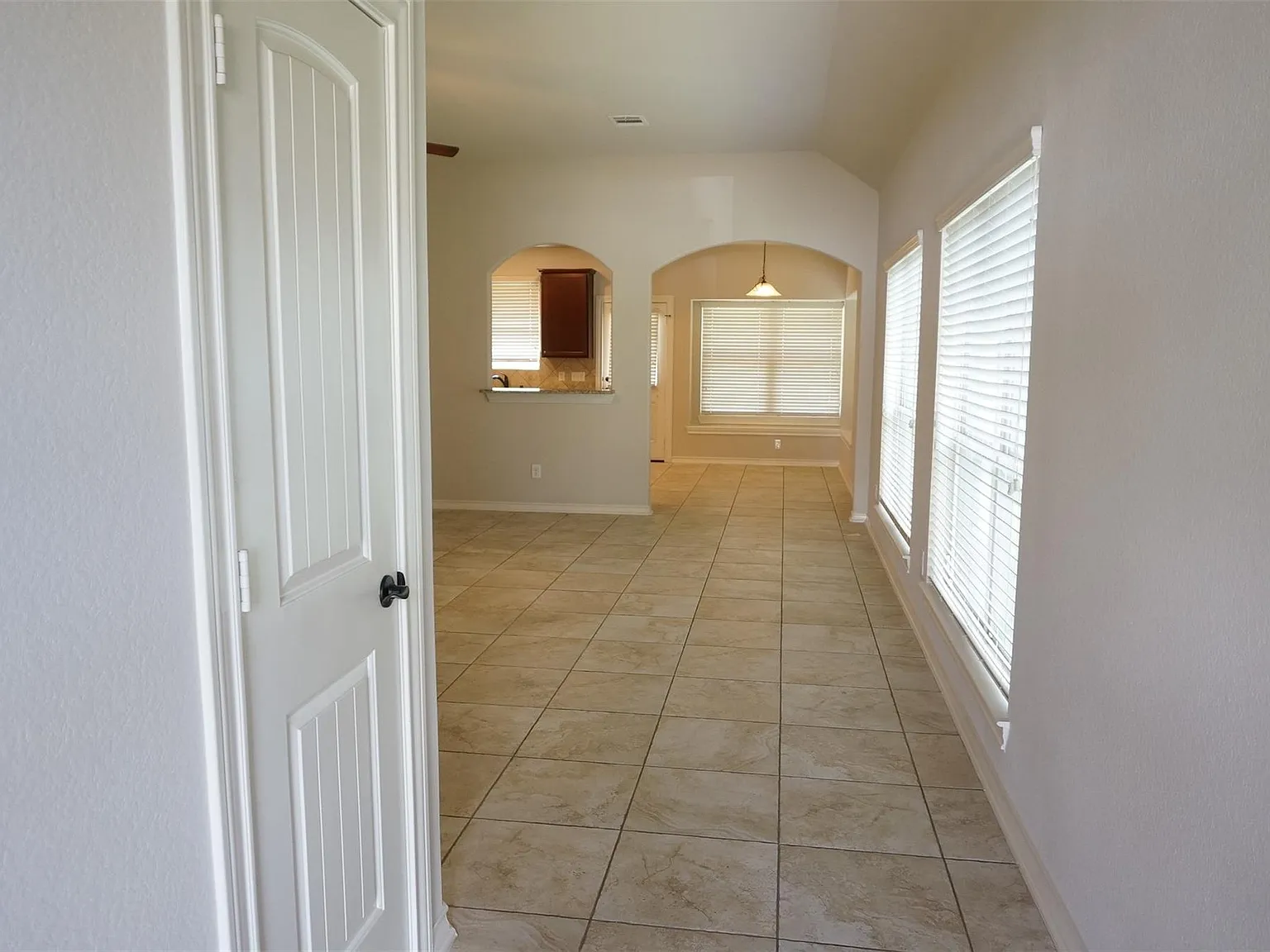 4 bed, 2.0 bath, 1787 sqft, $2,200 — Photo 2
